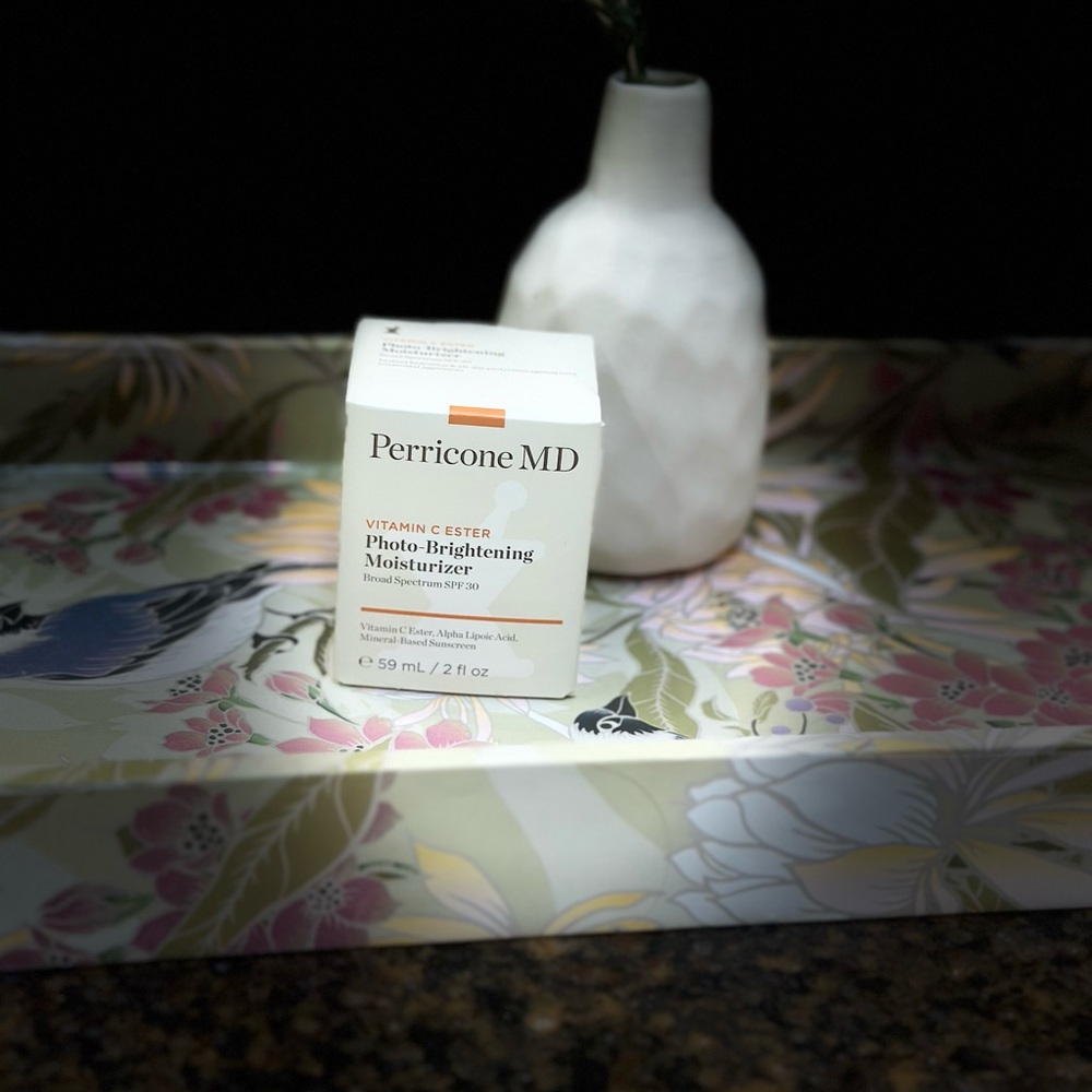 Perricone MD Photo-Brightening Moisturizer with White and Orange Accents